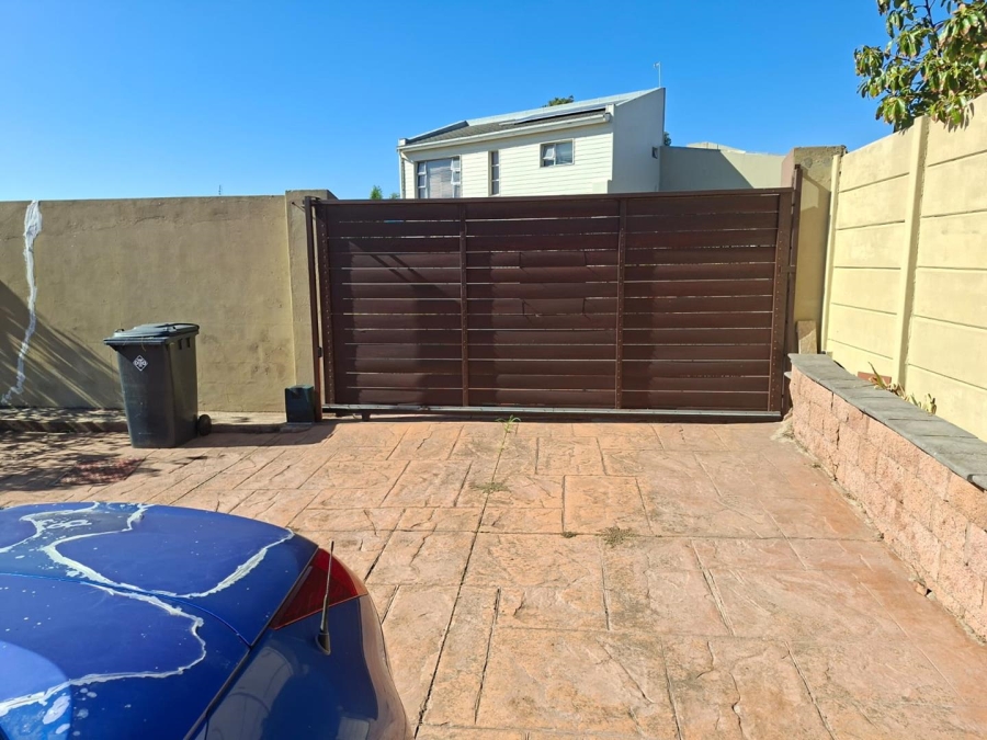 5 Bedroom Property for Sale in Protea Heights Western Cape